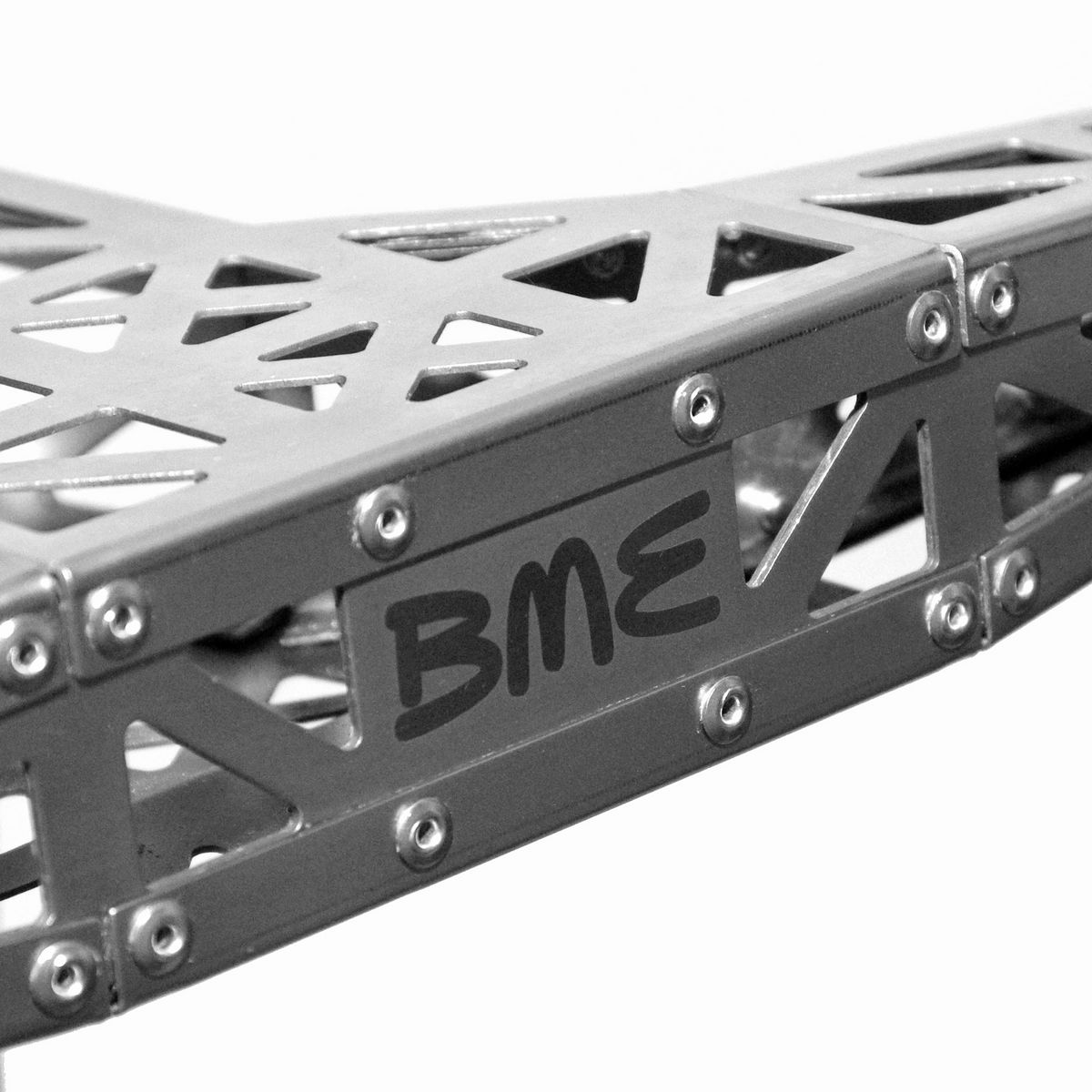 Titanium riveted frame Project detail image 4